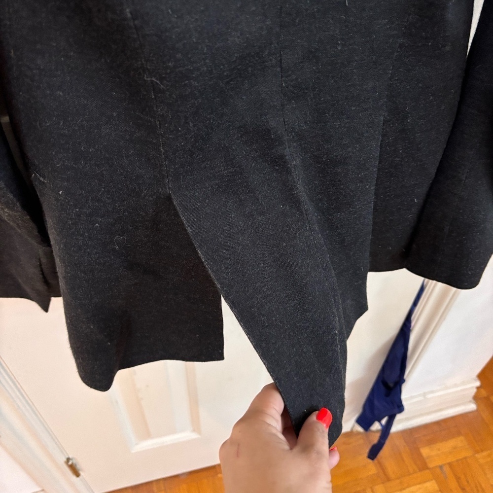 greyish black blazer mint condition clasp form of button up - Picture 5 of 7
